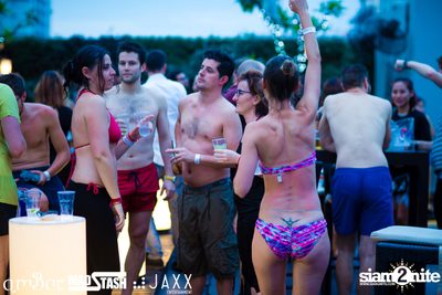 amWET & Hooters Foam Pool Party ที่ แอมบาร์ — photo 109