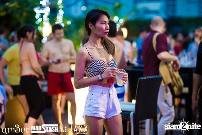 amWET & Hooters Foam Pool Party ที่ แอมบาร์ — photo 113