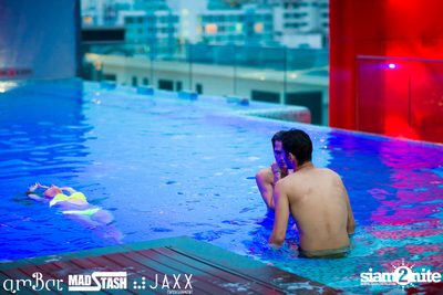 amWET & Hooters Foam Pool Party ที่ แอมบาร์ — photo 114