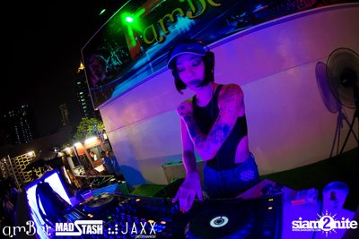 amWET & Hooters Foam Pool Party ที่ แอมบาร์ — photo 125