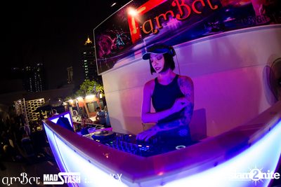 amWET & Hooters Foam Pool Party ที่ แอมบาร์ — photo 126