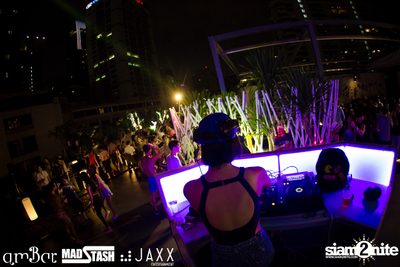 amWET & Hooters Foam Pool Party ที่ แอมบาร์ — photo 127