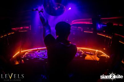 Thomas Gold ที่ เลเวลส์ — photo 1