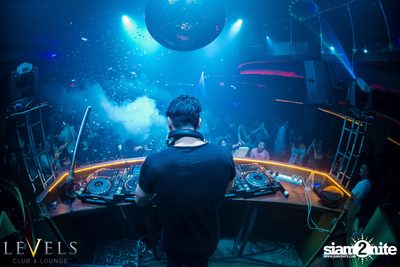 Thomas Gold ที่ เลเวลส์ — photo 2