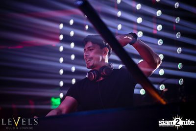 Thomas Gold ที่ เลเวลส์ — photo 4