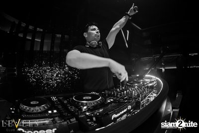 Thomas Gold ที่ เลเวลส์ — photo 8