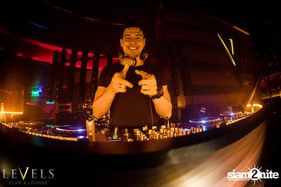 Thomas Gold ที่ เลเวลส์ — photo 9