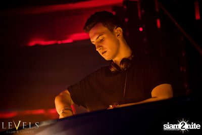 Thomas Gold ที่ เลเวลส์ — photo 40