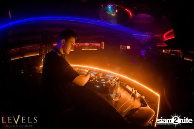 Thomas Gold ที่ เลเวลส์ — photo 58