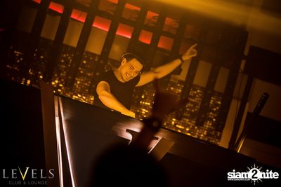 Thomas Gold ที่ เลเวลส์ — photo 81