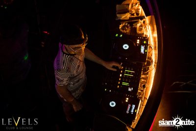 Thomas Gold ที่ เลเวลส์ — photo 93