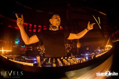 Thomas Gold ที่ เลเวลส์ — photo 101