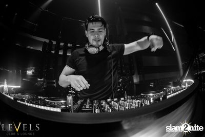 Thomas Gold ที่ เลเวลส์ — photo 102