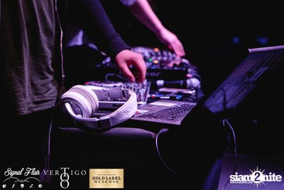 Signal Flair: Live By Night ที่ เวอร์ทิโก้ ทู — photo 3