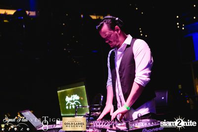 Signal Flair: Live By Night ที่ เวอร์ทิโก้ ทู — photo 7