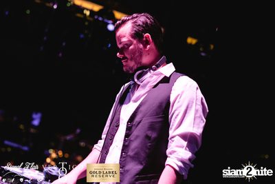 Signal Flair: Live By Night ที่ เวอร์ทิโก้ ทู — photo 86