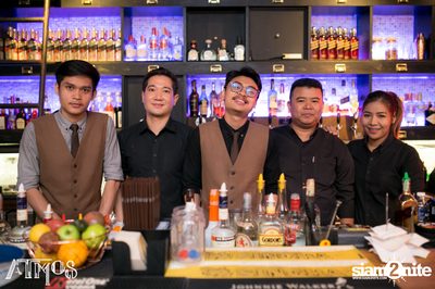 Friday Night at Atmos, Thonglor Soi 10 — photo 17