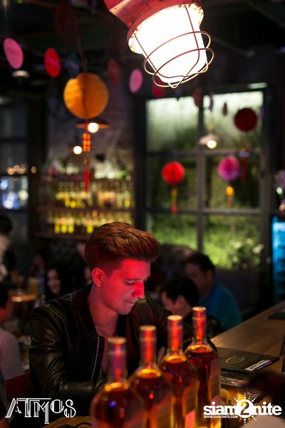 Friday Night at Atmos, Thonglor Soi 10 — photo 78