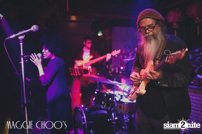 คืนวันเสาร์กับวง Chai Blues ที่ แม็กกี้ ชูส์ — photo 18