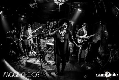 คืนวันเสาร์กับวง Chai Blues ที่ แม็กกี้ ชูส์ — photo 48
