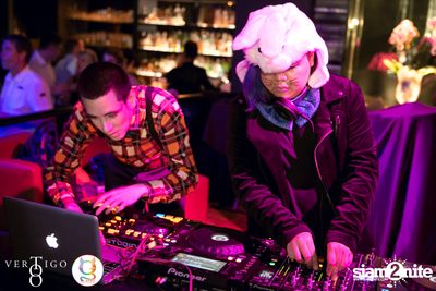 Ken in Wonderland ที่ Vertigo TOO — photo 98
