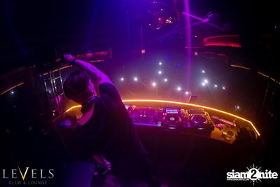 Paris Blohm ที่ เลเวลส์ — photo 6