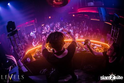 Paris Blohm ที่ เลเวลส์ — photo 7