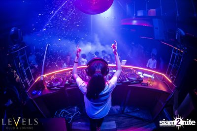 Paris Blohm ที่ เลเวลส์ — photo 8