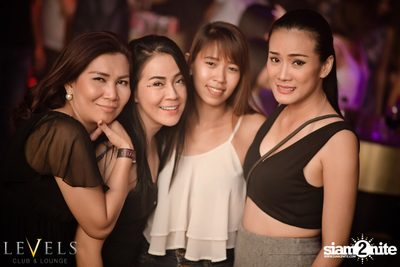 Paris Blohm ที่ เลเวลส์ — photo 23