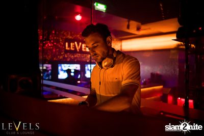 Paris Blohm ที่ เลเวลส์ — photo 33