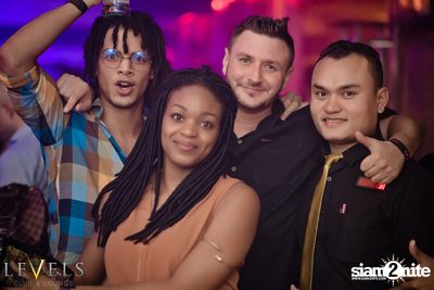 Paris Blohm ที่ เลเวลส์ — photo 36