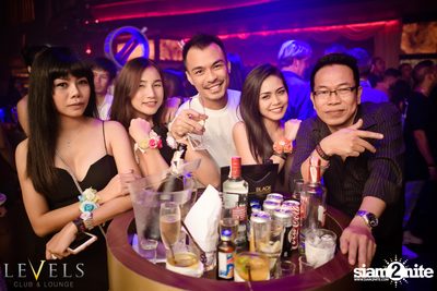 Paris Blohm ที่ เลเวลส์ — photo 45