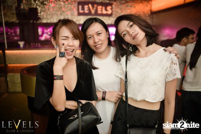 Paris Blohm ที่ เลเวลส์ — photo 50