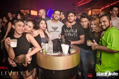 Paris Blohm ที่ เลเวลส์ — photo 54