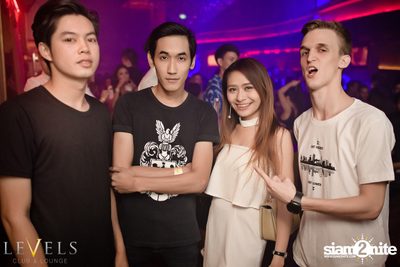 Paris Blohm ที่ เลเวลส์ — photo 60