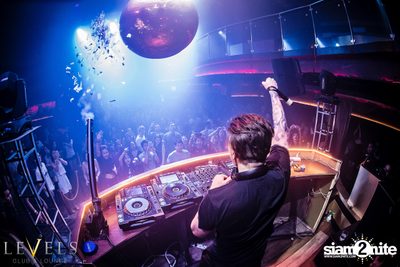 Paris Blohm ที่ เลเวลส์ — photo 65