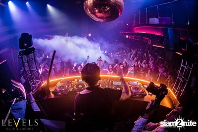 Paris Blohm ที่ เลเวลส์ — photo 66