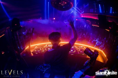 Paris Blohm ที่ เลเวลส์ — photo 67
