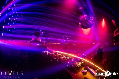 Paris Blohm ที่ เลเวลส์ — photo 68