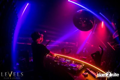 Paris Blohm ที่ เลเวลส์ — photo 69