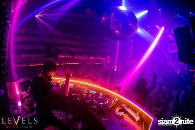 Paris Blohm ที่ เลเวลส์ — photo 70