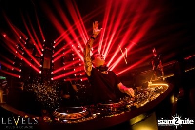 Paris Blohm ที่ เลเวลส์ — photo 72