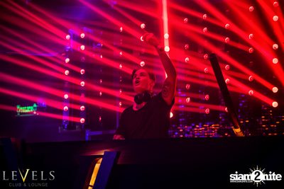 Paris Blohm ที่ เลเวลส์ — photo 76