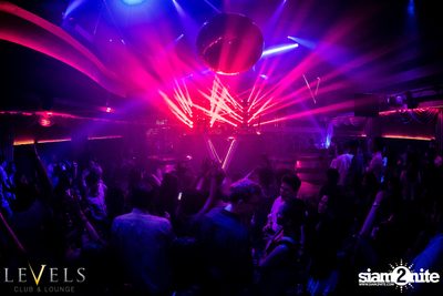 Paris Blohm ที่ เลเวลส์ — photo 79