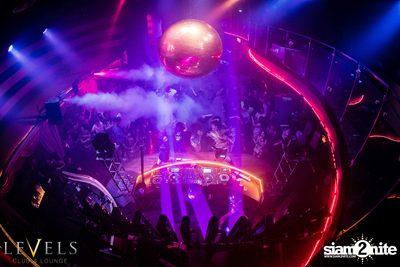 Paris Blohm ที่ เลเวลส์ — photo 81