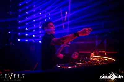 Paris Blohm ที่ เลเวลส์ — photo 90