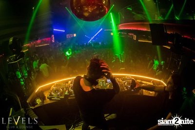 Paris Blohm ที่ เลเวลส์ — photo 93