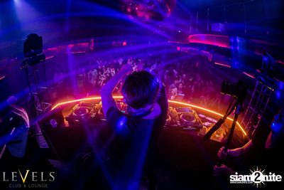 Paris Blohm ที่ เลเวลส์ — photo 94