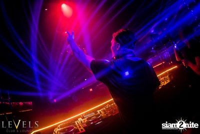 Paris Blohm ที่ เลเวลส์ — photo 95