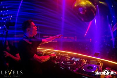Paris Blohm ที่ เลเวลส์ — photo 96
